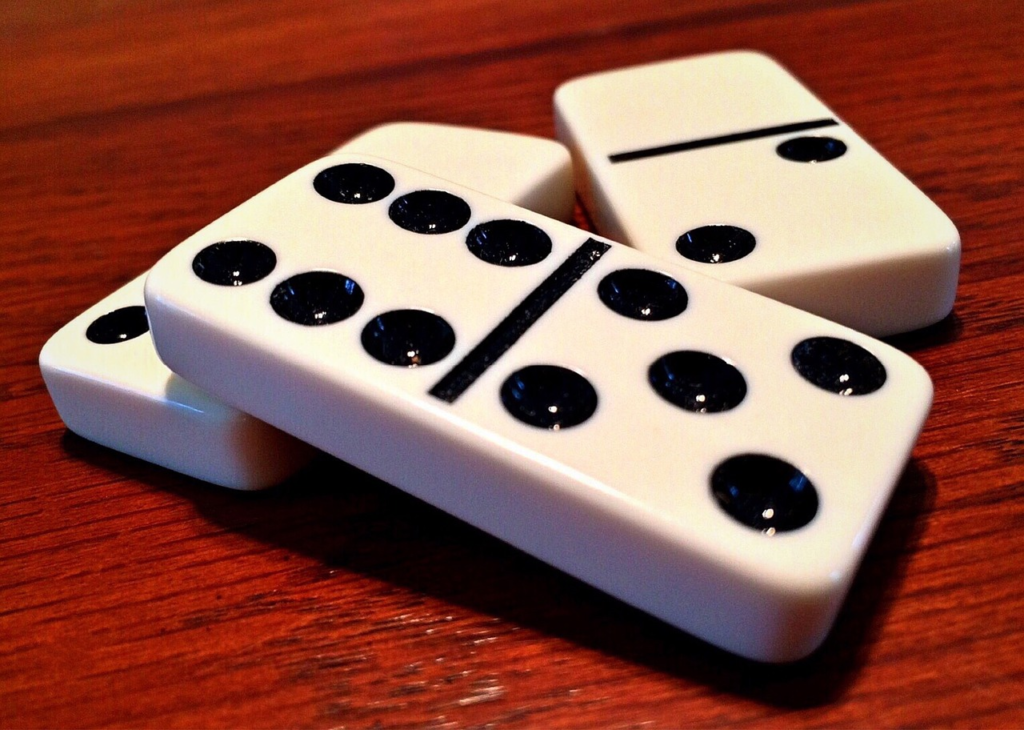 fortune telling with dice and dominoes
